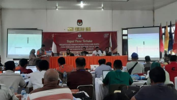 selama_tiga_hari_kpu_simalungun_baru_selesaikan_pleno_8_kecamatan