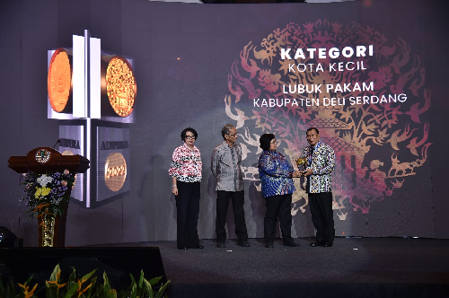 selamat_lubuk_pakam_raih_penghargaan_adipura_ke_16_kalinya