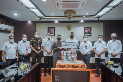 selamatkan_uang_negara_rp19_m_kejari_belawan_serahkan_ke_pemko_medan