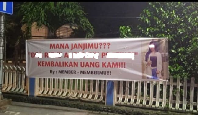 selebgram_dra_diamankan_di_polsek_percut_sei_tuan_medan_dugaan_kasus_arisan_online_invest_duos
