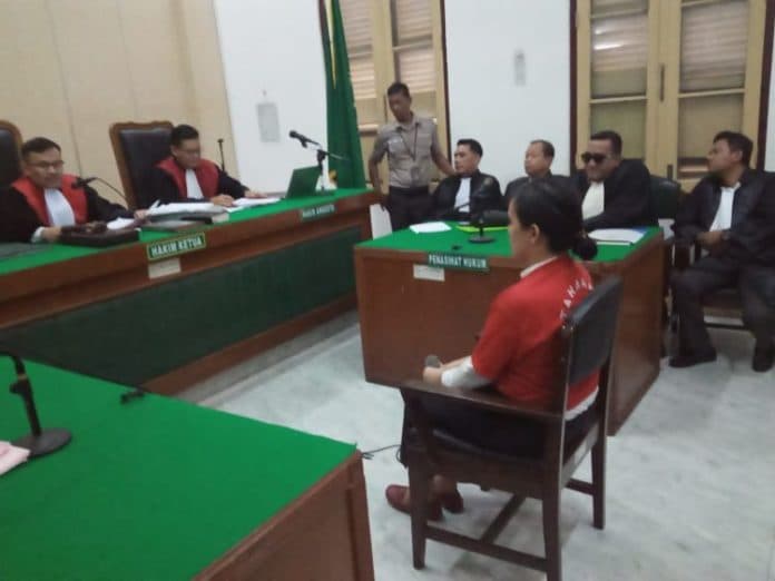 selebgram_ratu_entok_diadili_di_pn_medan_atas_kasus_penistaan_agama