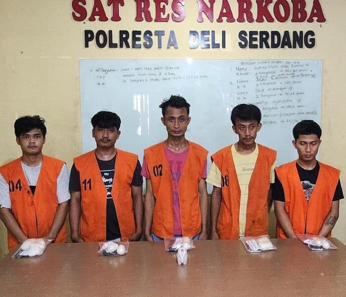 selundupkan_sabu_13_kg_lima_pria_ditangkap_di_bandara_kualanamu