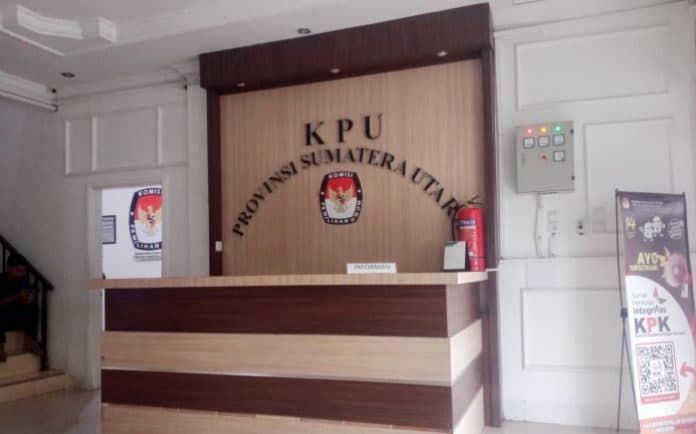 seluruh_komisioner_monitoring_coklit_ke_berbagai_daerah_kantor_kpu_sumut_sepi