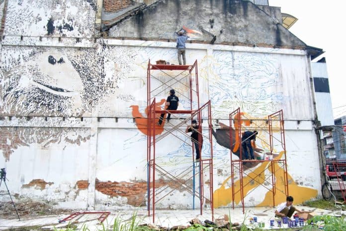 semarak_hari_hutan_dan_air_sedunia_kampanyekan_penyelamatan_alam_dengan_seni_mural