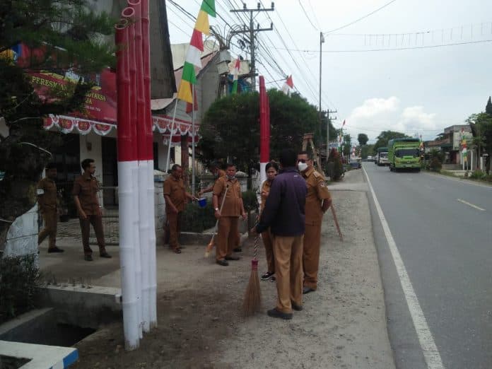 semarak_hut_ri_bendera_merah_putih_dan_umbul_umbul_warnai_jalinsum_di_toba
