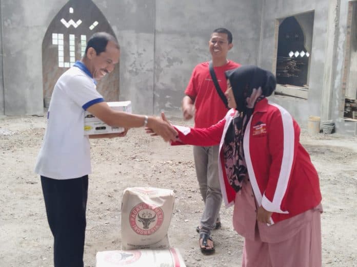 semarak_ramadhan_mesjid_istiqomah_siantar_dapat_bantuan_semen