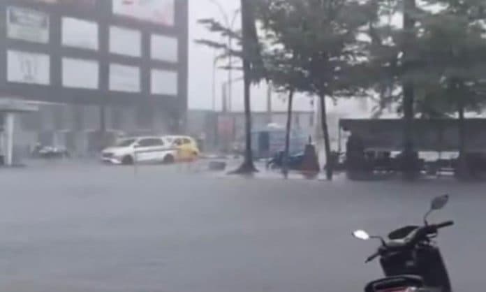 sempat_banjir_parah_pupr_sumut_akan_cek_jalan_gatot_subroto_medan