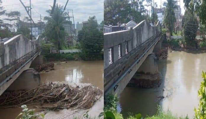 sempat_lama_dibiarkan_sampah_di_bawah_jembatan_jalan_sudirman_diangkut