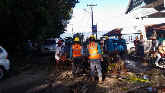 sempat_macet_1_km_lalu_lintas_parapat_menuju_siantar_kembali_lancar