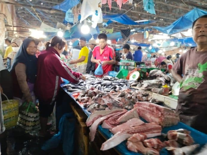 sempat_melambung_tinggi_harga_ikan_di_pasar_tradisional_siantar_kembali_normal