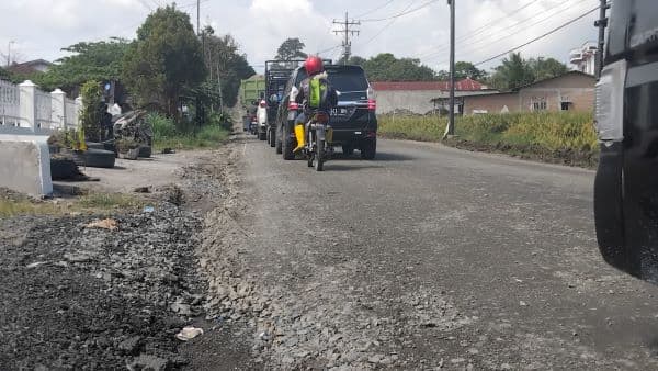 sempat_rusak_parah_kondisi_jalan_provinsi_di_simalungun_berangsur_membaik