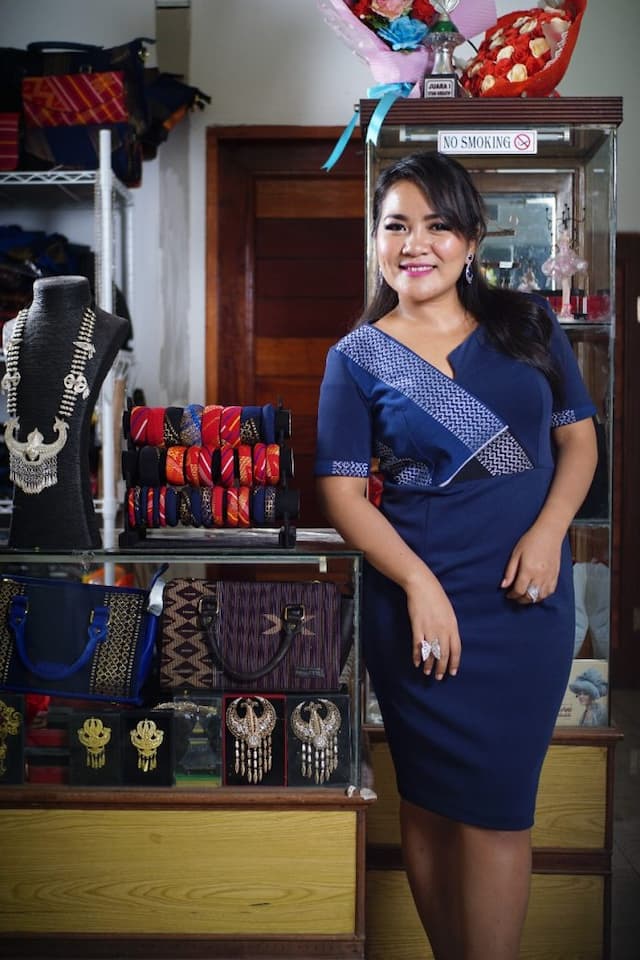 sempat_tak_dapat_dukungan_keluarga_ave_barus_kini_terkenal_dengan_uis_karo