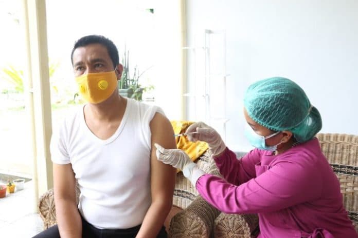 sempat_tertunda_akhirnya_wali_kota_siantar_divaksin_covid_19