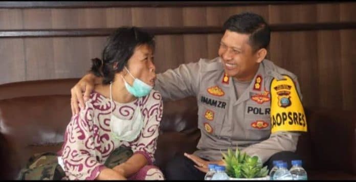sempat_viral_di_sosmed_wanita_yang_ditendangi_pelajar_itu_ternyata_bukan_seorang_nenek_nenek