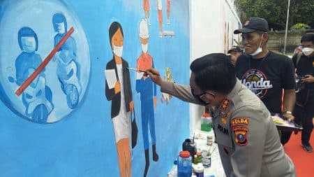 seniman_ramaikan_bhayangkara_mural_2021_polda_sumut