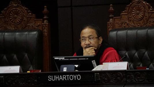 senin_suhartoyo_bakal_disumpah_sebagai_ketua_mk