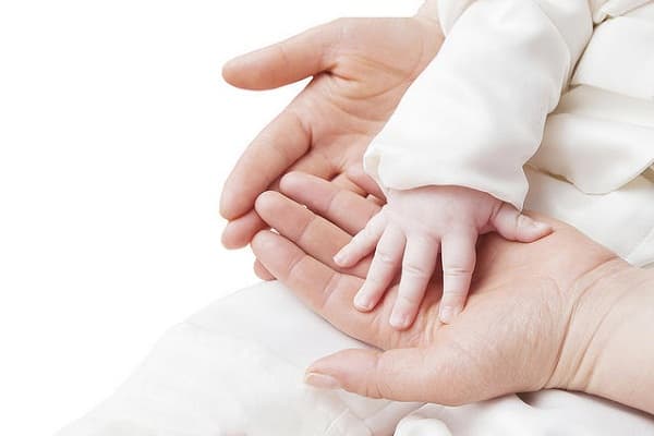 seorang_ibu_positif_covid_19_lahirkan_bayi_sehat