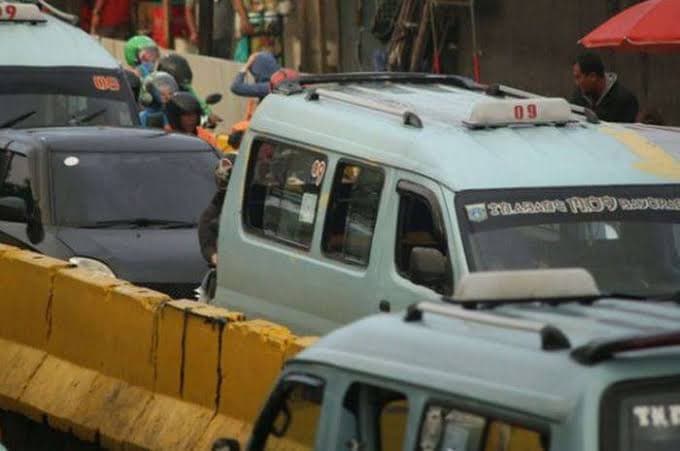 seorang_ibu_tiba_tiba_meninggal_di_angkot_begini_kata_polisi