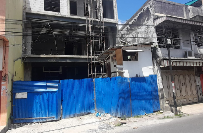seorang_pekerja_tewas_terjatuh_proyek_wisma_esmeralda_di_siantar_tinjau_upt_disnaker_provsu