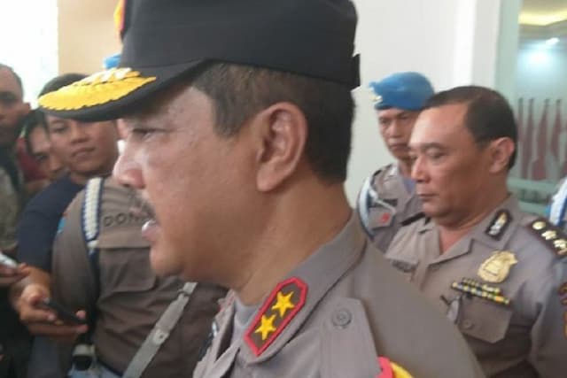 seorang_polisi_luka_tembak_dengan_teroris_di_hamparan_perak