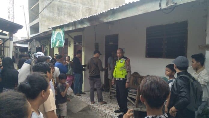 seorang_pria_lajang_meninggal_gantung_diri_di_bakti_luhur
