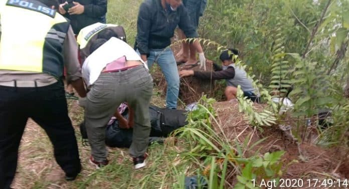 seorang_pria_tewas_tergantung_di_puncak_dolok_tolong