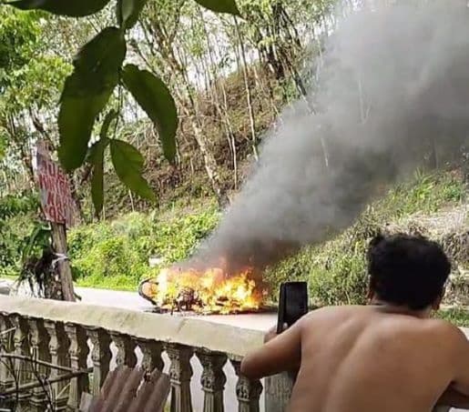 sepeda_motor_terbakar_di_jalan_tukka_sibolga