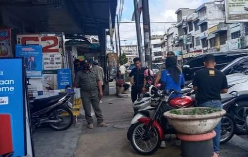 sepeda_motor_yang_parkir_di_trotoar_jalan_sutomo_siantar_ditertibkan