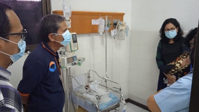 sepekan_di_rs_pirngadi_medan_bayi_usus_di_luar_perut_belum_dioperasi