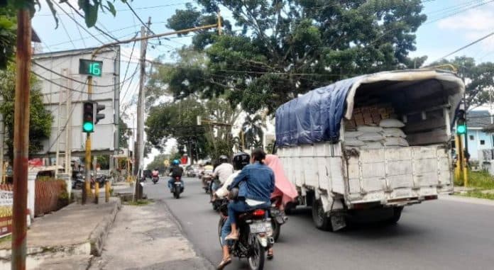 sepekan_lebih_rusak_traffic_light_di_persimpangan_jalan_kartini_dan_sudirman_kembali_berfungsi