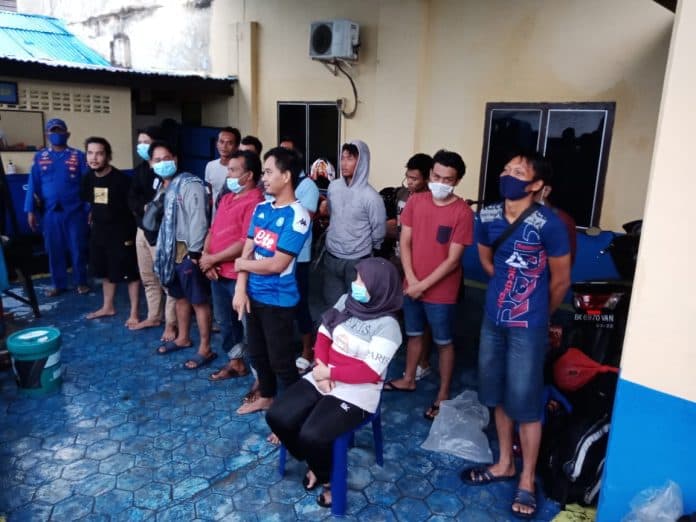 sepulang_dari_malaysia_14_tki_ditelantarkan_di_pinggiran_hutan_bakau_pantai_sungai_asahan