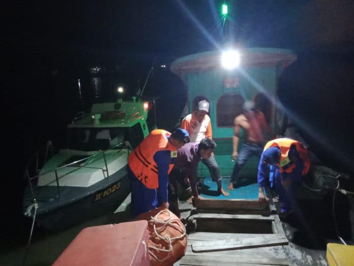 sepulang_melaut_kapal_nelayan_tanpa_nama_diamankan_satpolair_polres_tanjungbalai