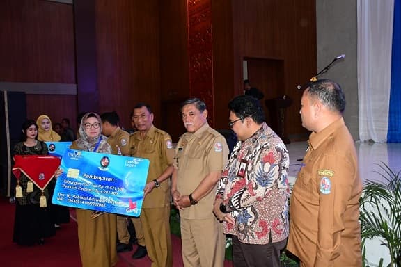 serahkan_1000_sk_kenaikan_pangkat_asn_diharapkan_mampu_menyelesaikan_tantangan