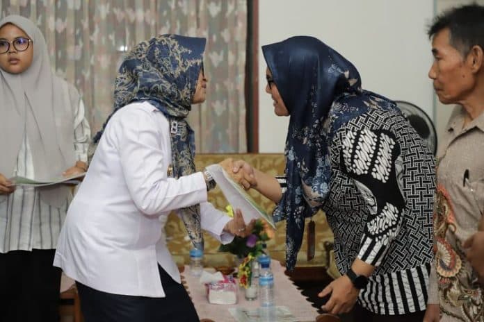 serahkan_sertifikat_ukw_wali_kota_siantar_opd_jangan_alergi_ke_wartawan
