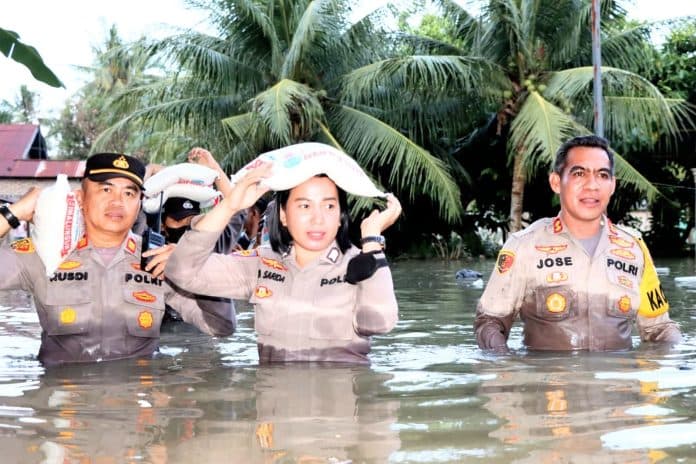 serangan_banjir_hantam_desa_lubuk_cuik_batu_bara_ketinggian_air_120_cm