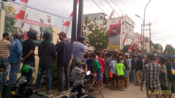 seratusan_warga_desa_bandar_klippa_demo_polsek_percut_sei_tuan