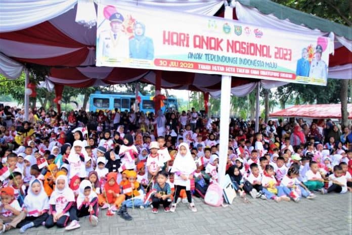 seribuan_anak_di_kisaran_unjuk_kreasi_minat_dan_bakat_di_taman_hutan_kota