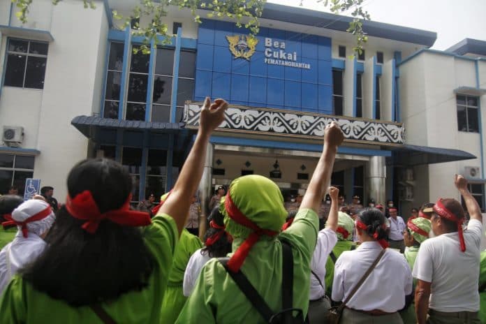 serikat_pekerja_pabrik_rokok_di_siantar_turun_kejalan