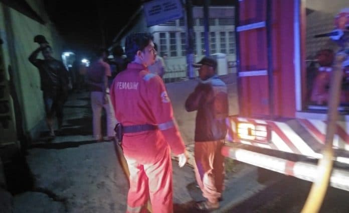 sering_dijadikan_tempat_konsumsi_narkoba_rumah_kosong_di_siantar_terbakar