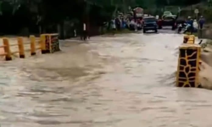 sering_diterjang_banjir_jembatan_andarasi_simalungun_terancam_ambruk