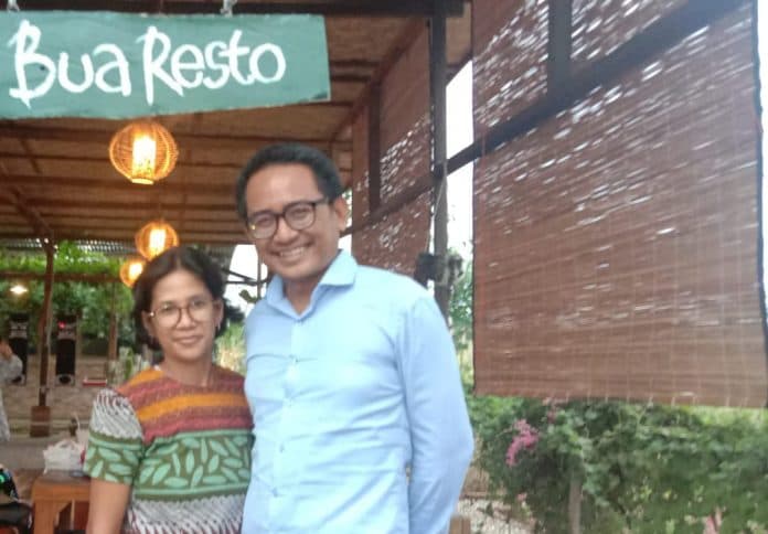 sering_travelling_pasangan_ini_buka_cafe_dan_guesthouse_natural