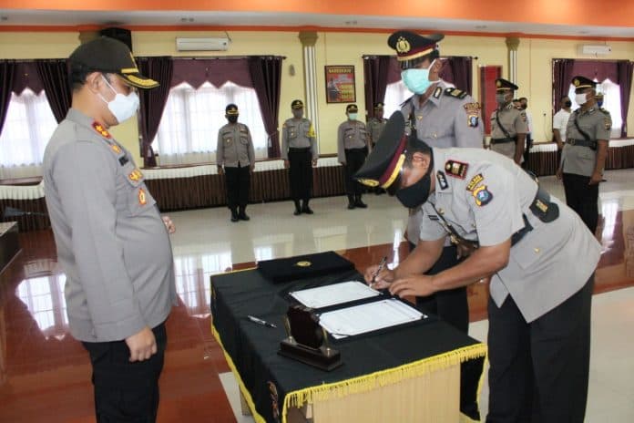 sertijab_2_kasat_dan_3_kapolsek_digelar_sederhana