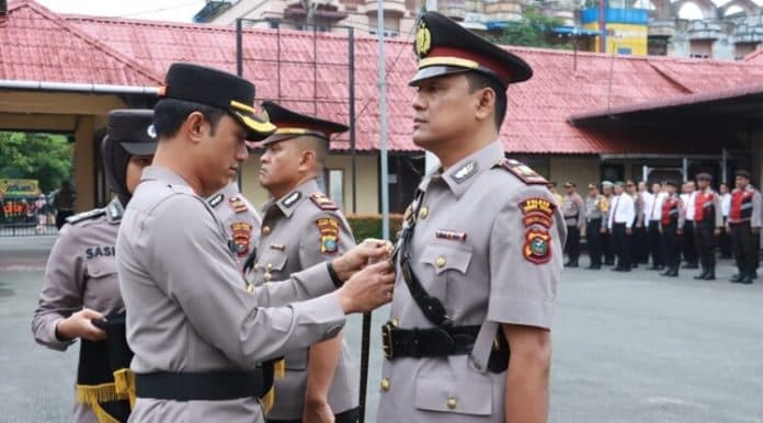 sertijab_kapolres_tebing_tinggi_ingatkan_pejabat_baru_hindari_kesalahan_sekecil_apapun