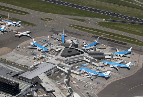 seseorang_tewas_setelah_tersedot_ke_mesin_pesawat_di_bandara_schipol