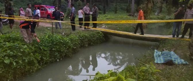 sesosok_mayat_ditemukan_di_dalam_parit_desa_gunung_para_ii_sergai