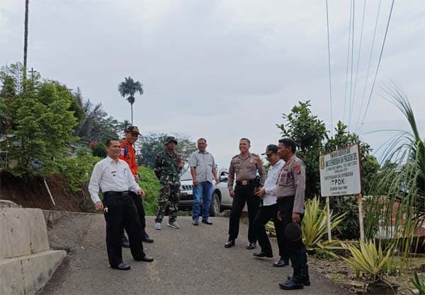 sesosok_mayat_ditemukan_di_desa_mangan_molih_tanah_pinem_diduga_diduga_korban_bus_jatuh