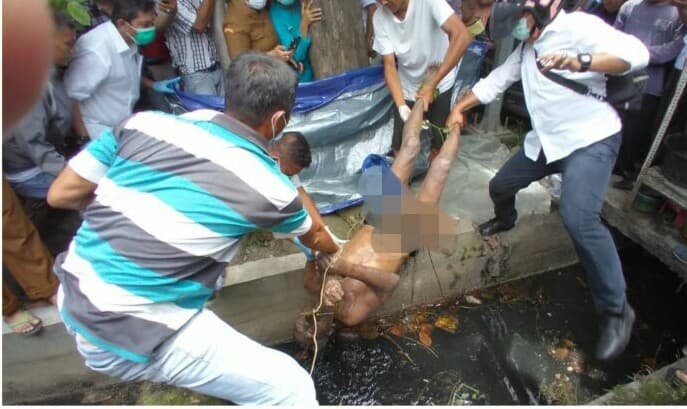 sesosok_mayat_lansia_ditemukan_di_parit_depan_polsek_medan_labuhan