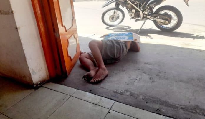 sesosok_mayat_pria_ditemukan_di_warung_indah_kopi_jalan_surabaya_siantar