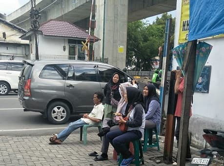 setahun_direlokasi_omzet_menurun_pedagang_buku_eks_titi_gantung_keluhkan_lokasi_tak_strategis