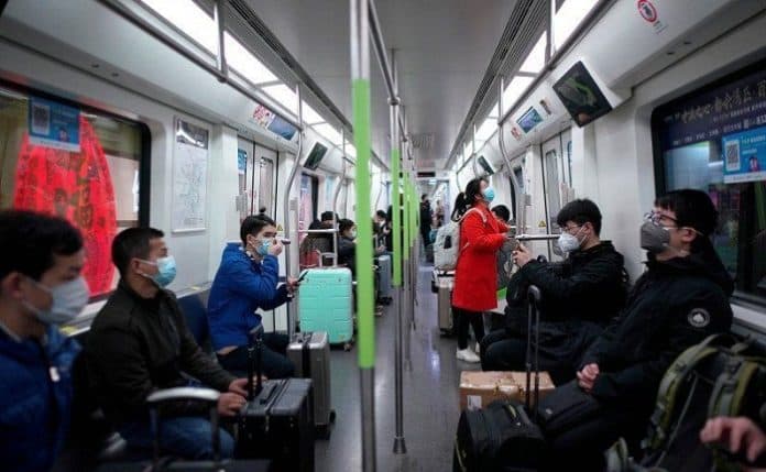 setelah_berhenti_2_bulan_subway_wuhan_kembali_beroperasi